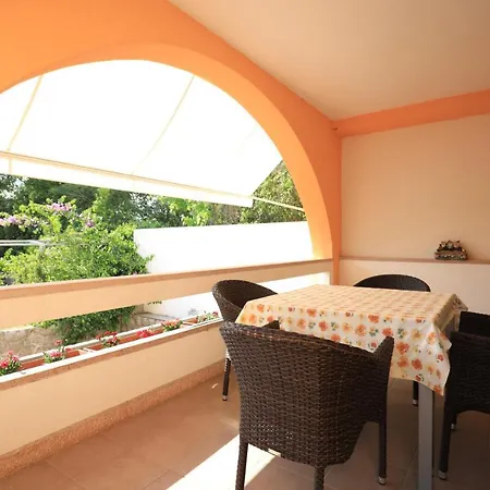 Lovorka Apartman
