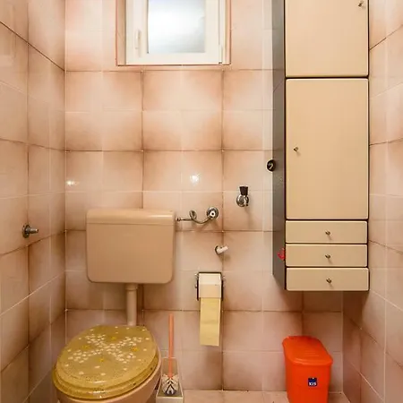 Lovorka Apartman *