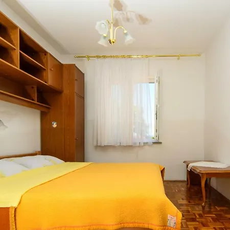 Apartman Lovorka *