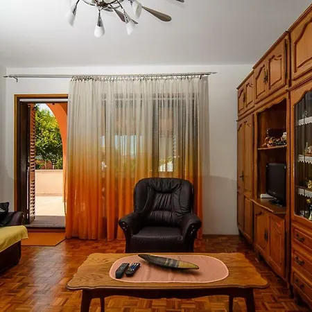 Lovorka Apartman