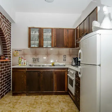 Lovorka Apartman *