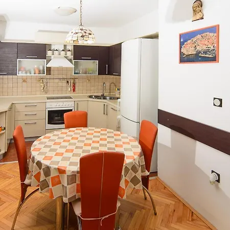 Lovorka Apartman *